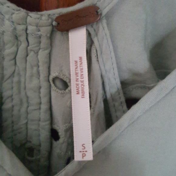 Free People ruffle eyelet tank. - Picture 2 of 4